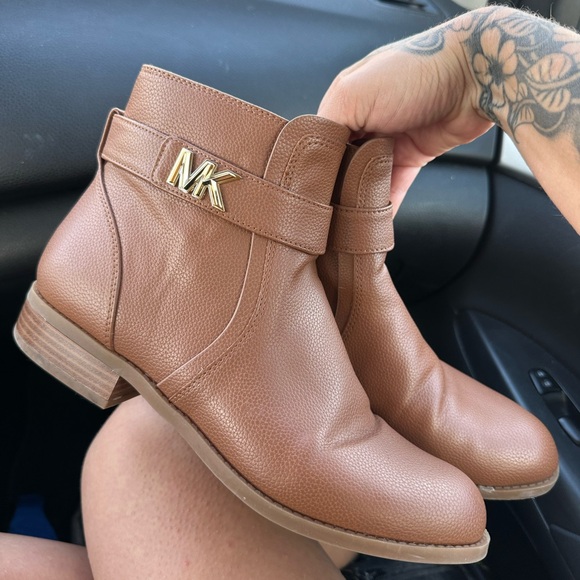 Michael Kors Jilly Faux Pebbled Leather Ankle Boot Brown Size 9 - Picture 1 of 7